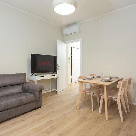 Dreams Exclusive Apartments With Terrace - Free Parking - M1 Station - Near Center Milan Exterior photo